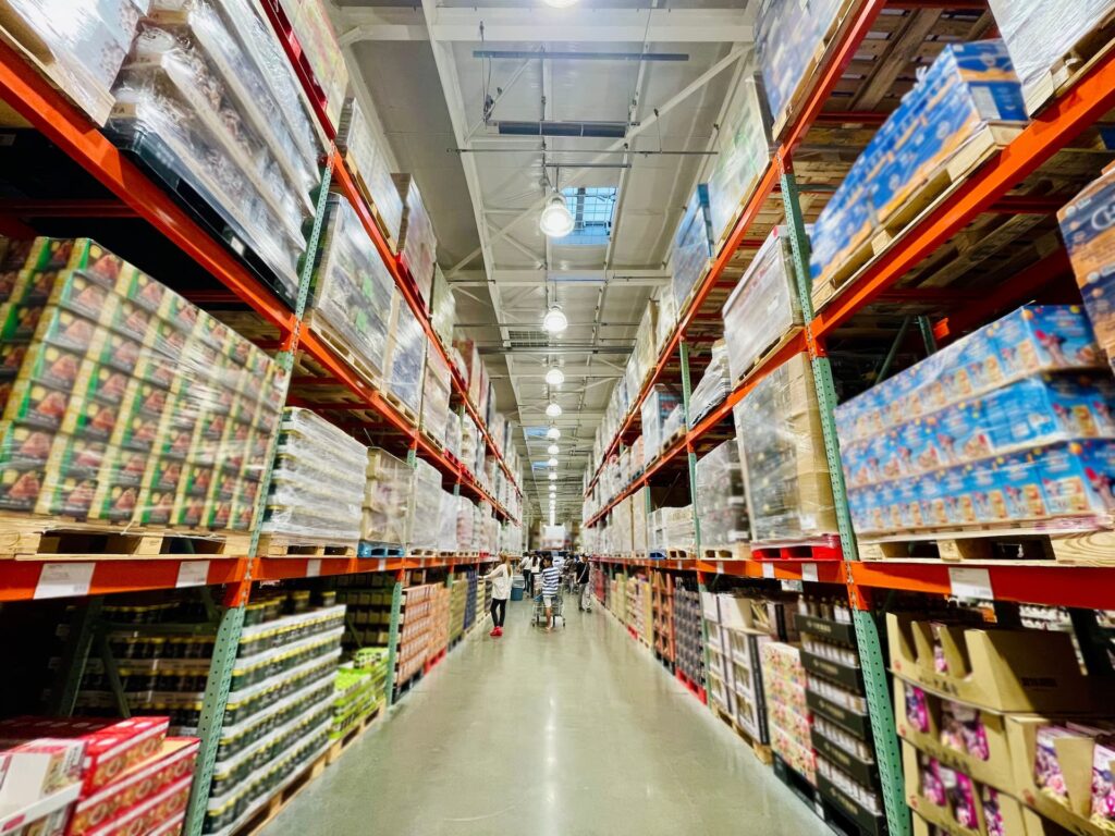 A photo of a large warehouse.